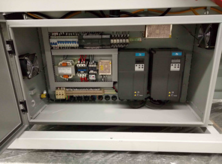 Αγορά 12mm CNC χάλυβα κάμπτοντας μηχανή αναβολεύων φραγμών αυτόματη αμφίδρομη online manufacture